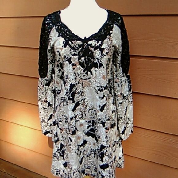 Miss Me Flowy Dress - Picture 1 of 8